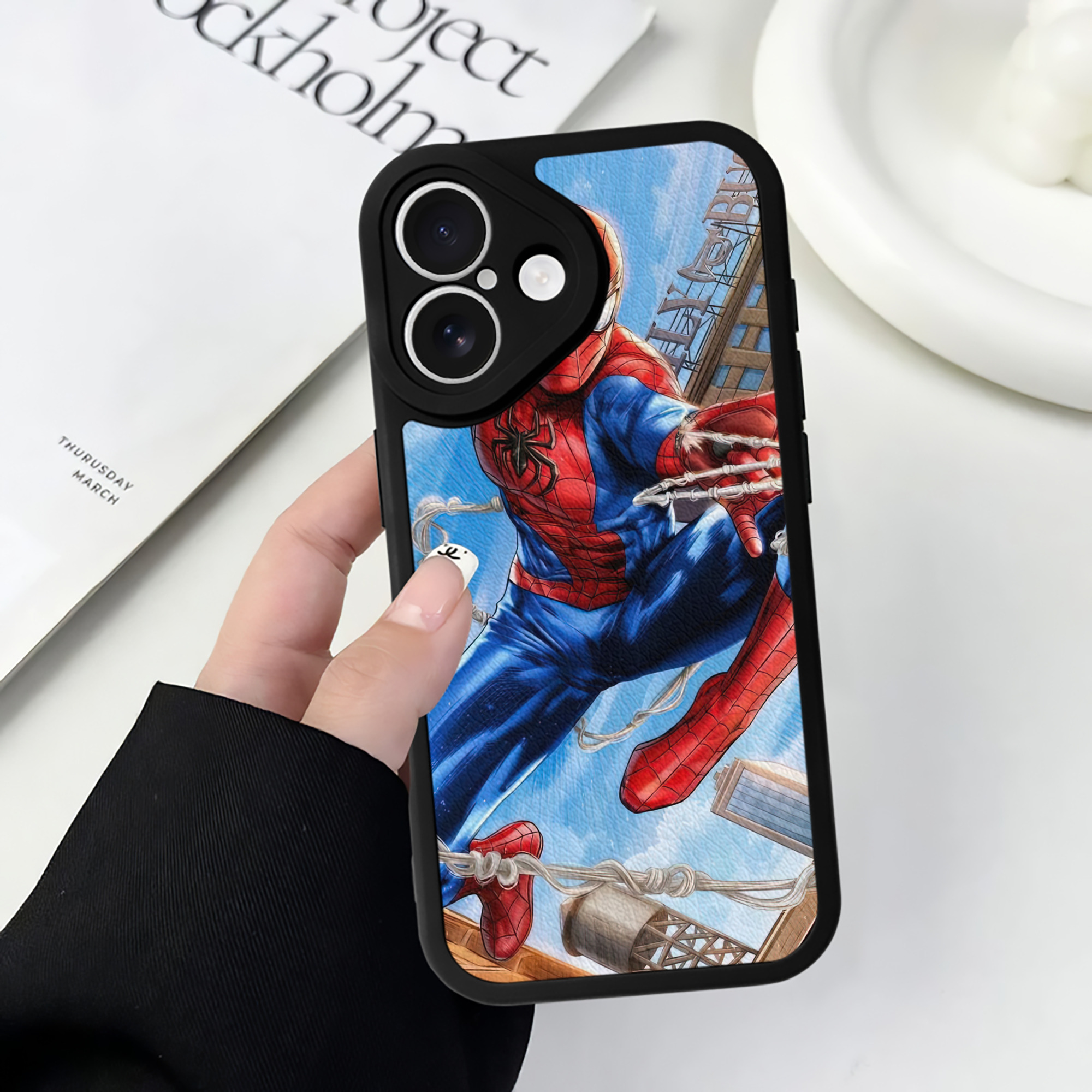 （画像用） Spider Man スパイダーマン 【iPhone 16シリーズ対応】シリコンスマホケース（レザー調） 材質：シリコン